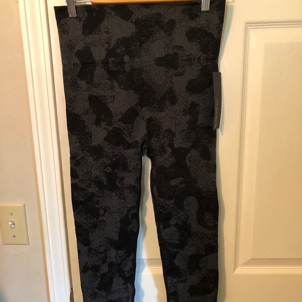 Mono b High Waisted Compression Leggings NWT Sz L